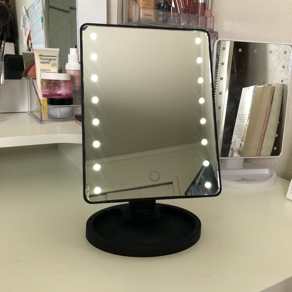 LIKE NEW LED Vanity mirror 360 rotation - Picture 3 of 8